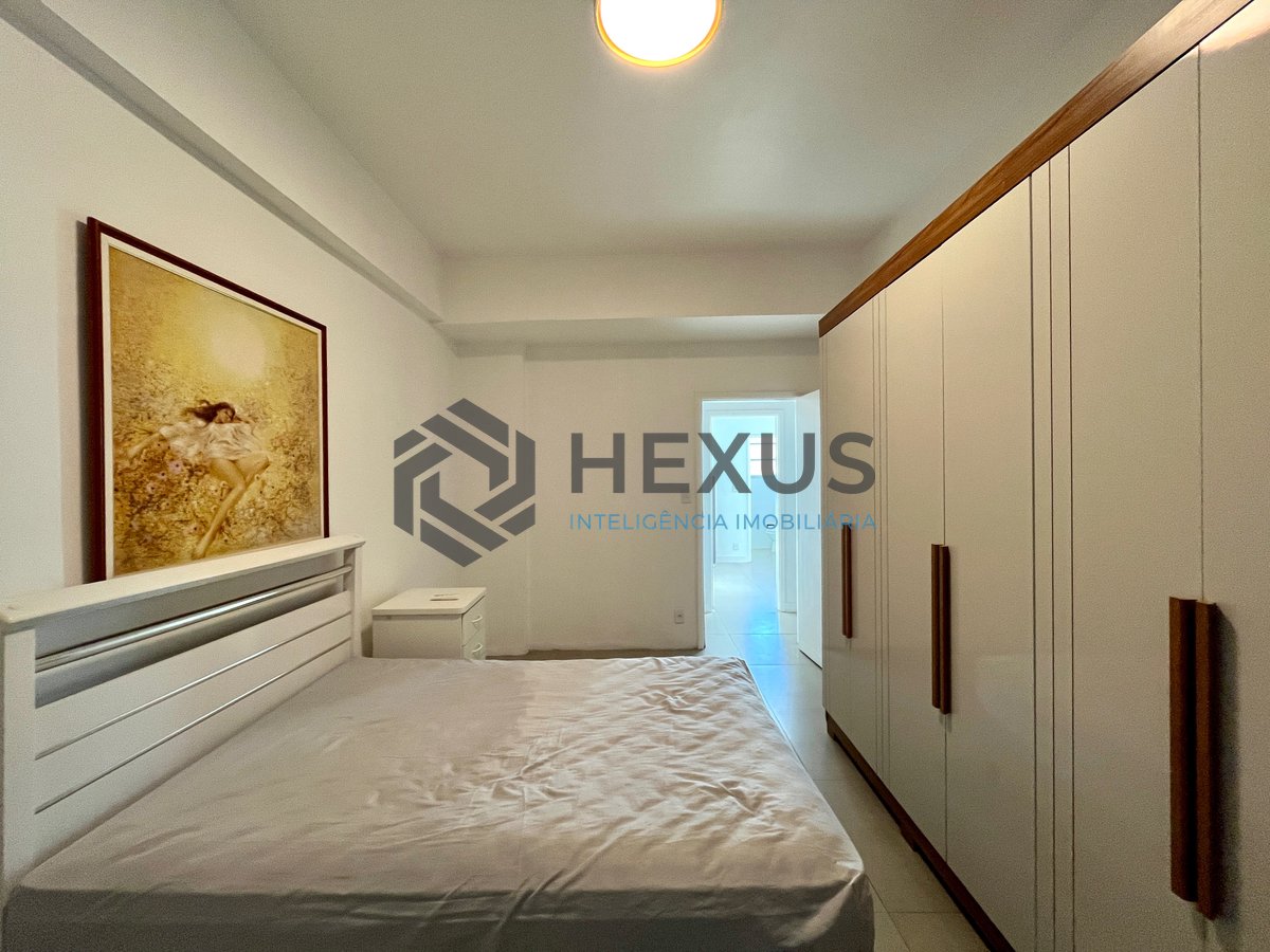 Foto 8 de Apartamento reformado com varanda vista mar na beira mar da praia nas Pitangueiras, Guarujá