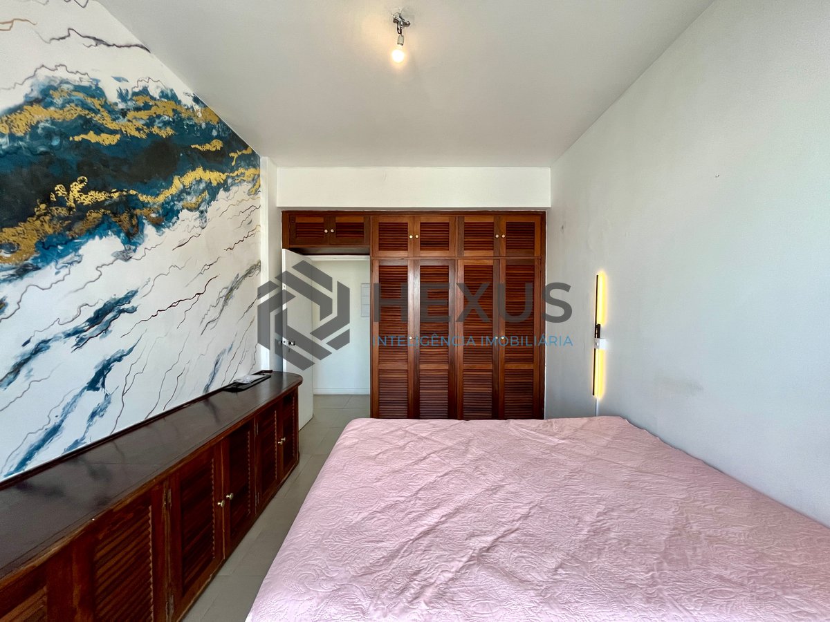 Foto 9 de Apartamento reformado com varanda vista mar na beira mar da praia nas Pitangueiras, Guarujá