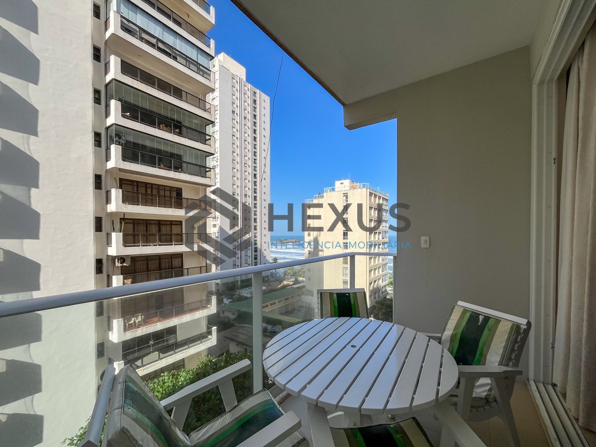 Foto 12 de Apartamento com varanda vista mar na beira mar da praia nas Pitangueiras, Guarujá