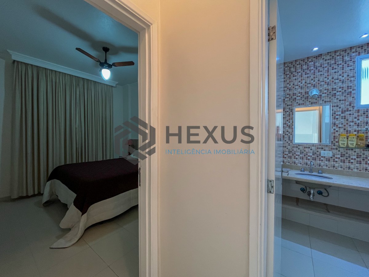 Foto 16 de Apartamento com varanda vista mar na beira mar da praia nas Pitangueiras, Guarujá