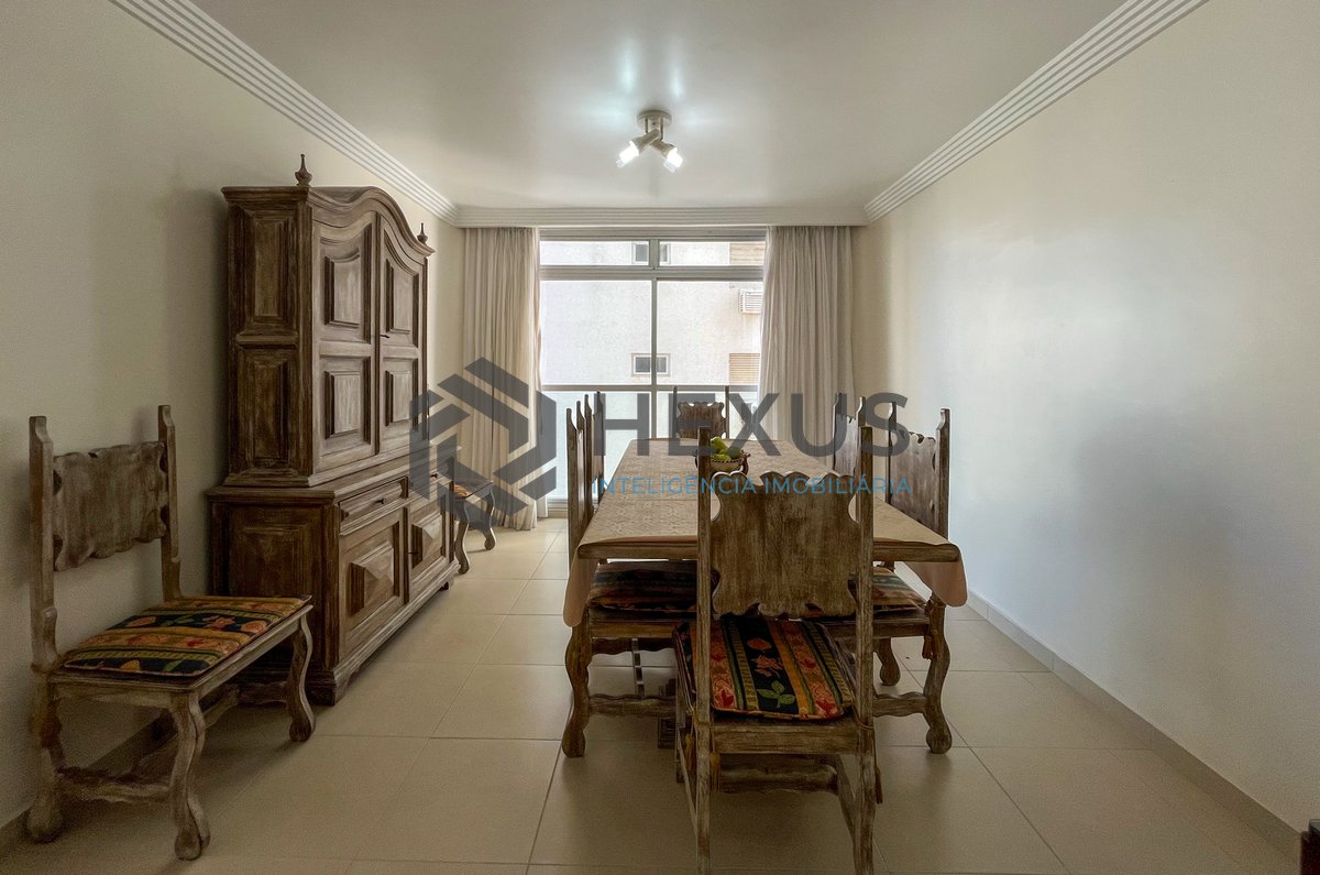 Foto 3 de Apartamento com varanda vista mar na beira mar da praia nas Pitangueiras, Guarujá