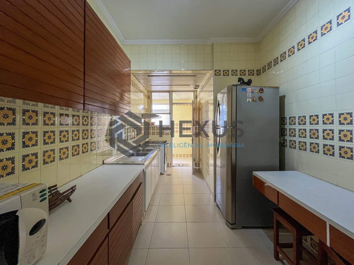 Foto 32 de Apartamento com varanda vista mar na beira mar da praia nas Pitangueiras, Guarujá