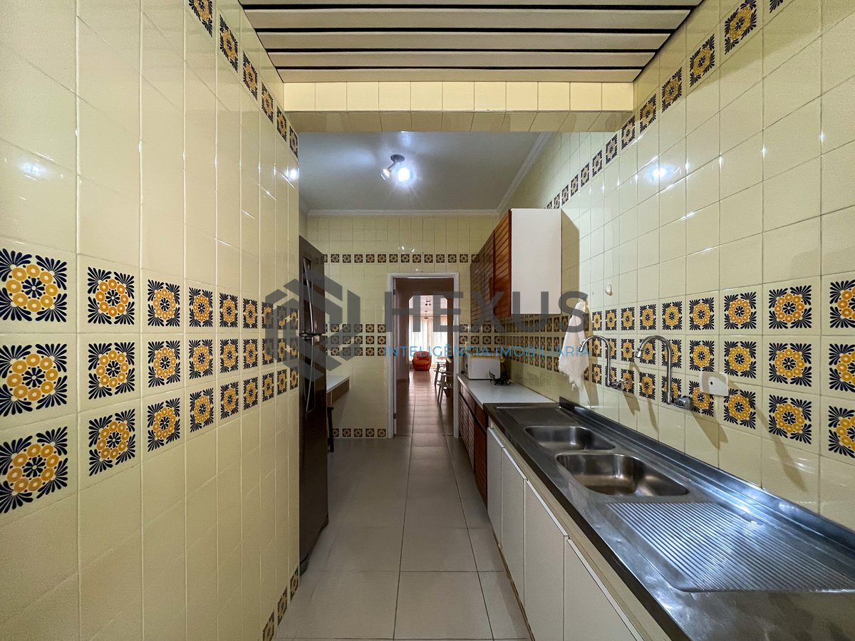 Foto 33 de Apartamento com varanda vista mar na beira mar da praia nas Pitangueiras, Guarujá