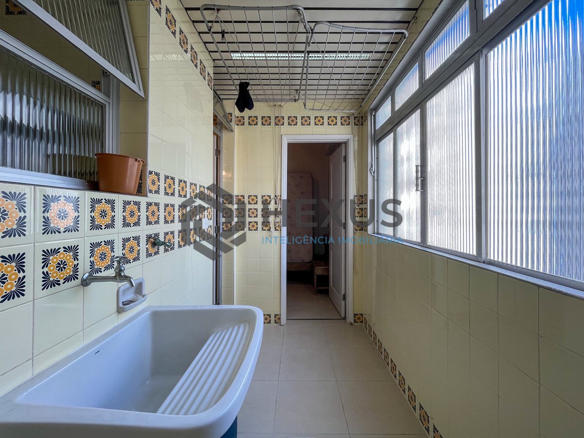 Foto 35 de Apartamento com varanda vista mar na beira mar da praia nas Pitangueiras, Guarujá