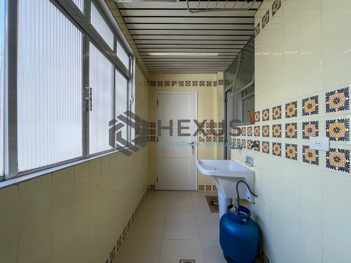 Foto 36 de Apartamento com varanda vista mar na beira mar da praia nas Pitangueiras, Guarujá