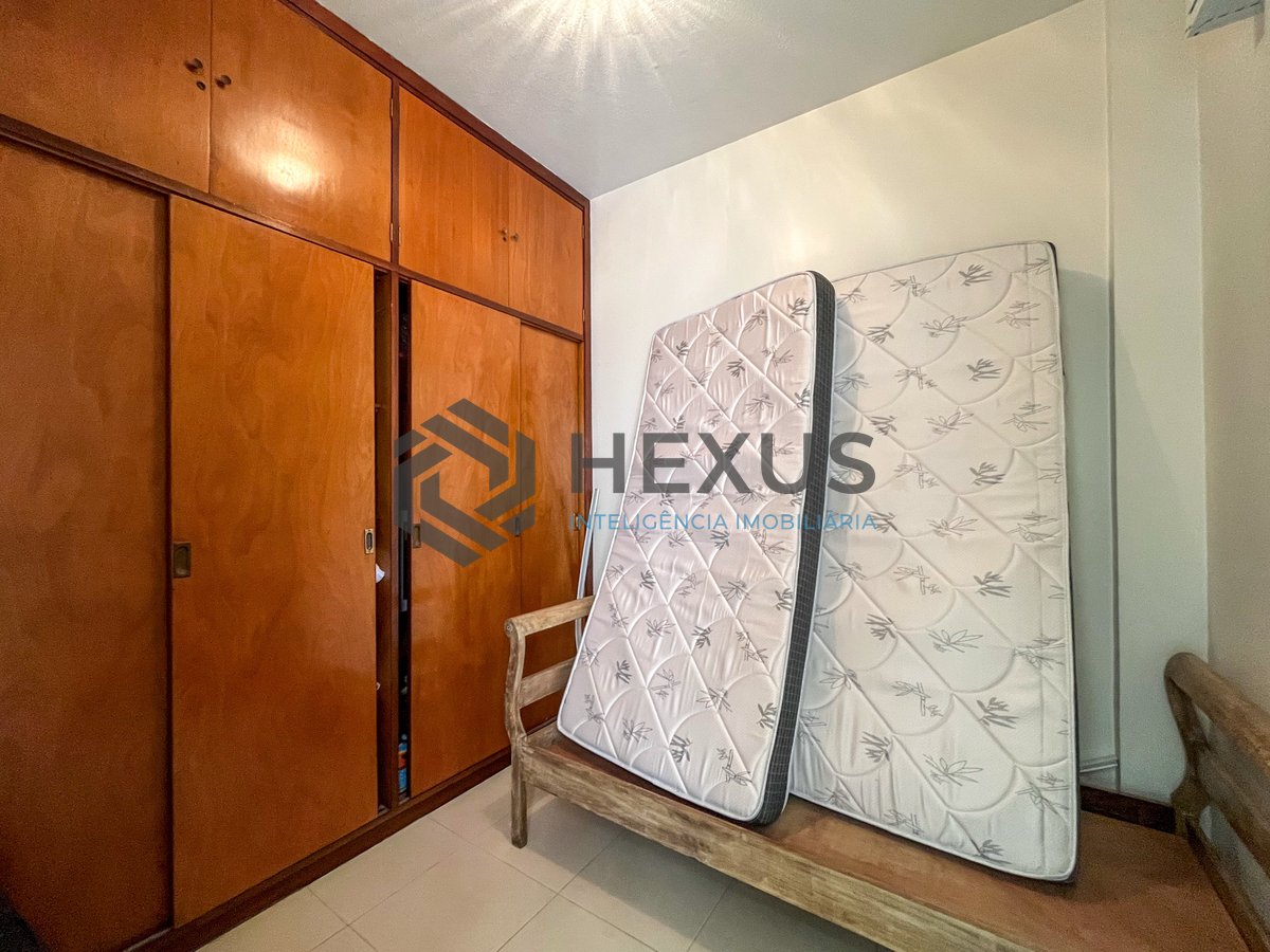 Foto 37 de Apartamento com varanda vista mar na beira mar da praia nas Pitangueiras, Guarujá