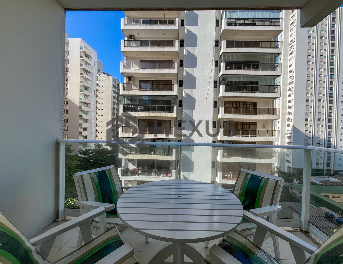 Foto 10 de Apartamento com varanda vista mar na beira mar da praia nas Pitangueiras, Guarujá