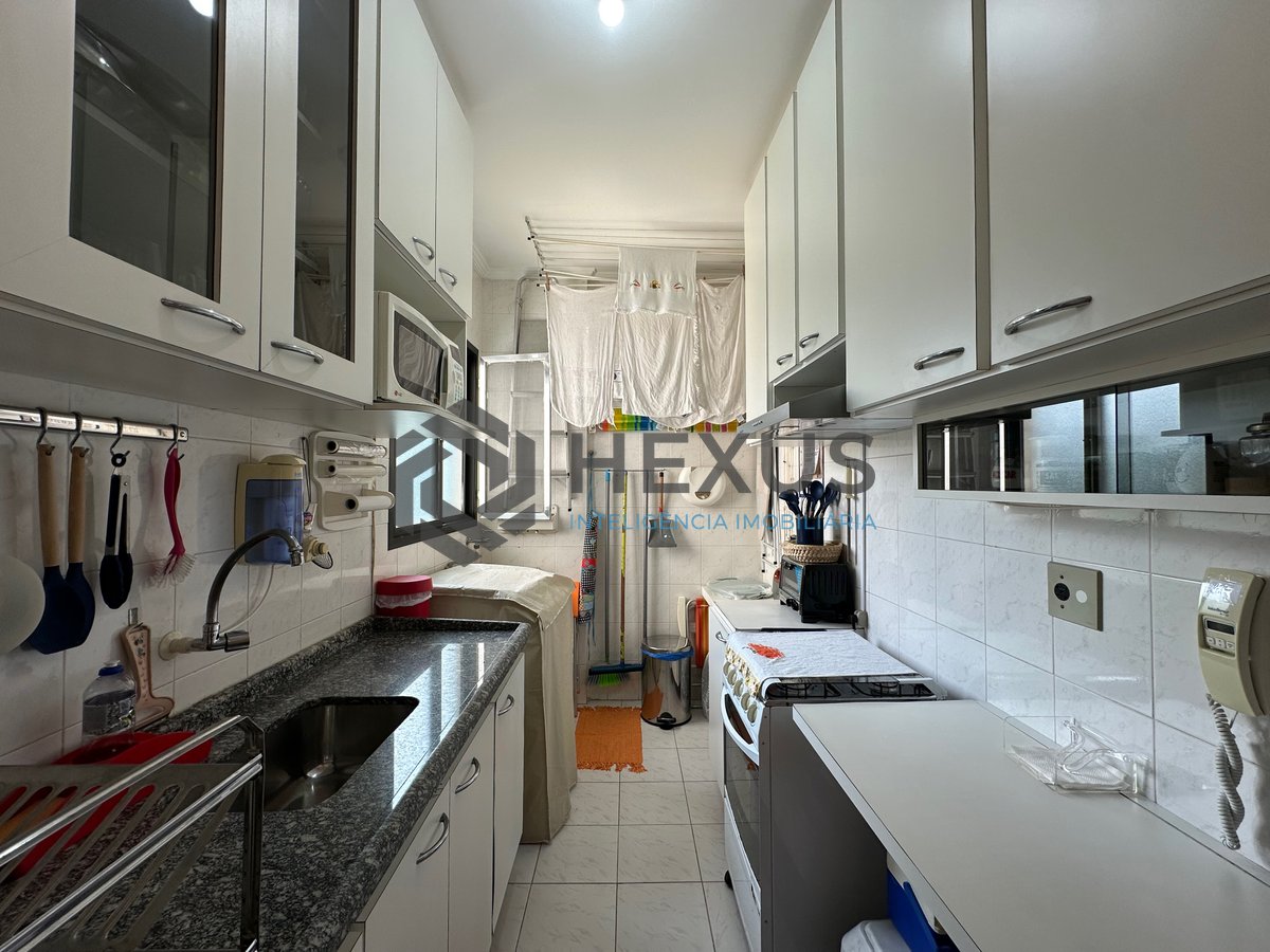 Foto 12 de Apartamento com varanda e lazer a 500m da praia na Enseada, Guarujá