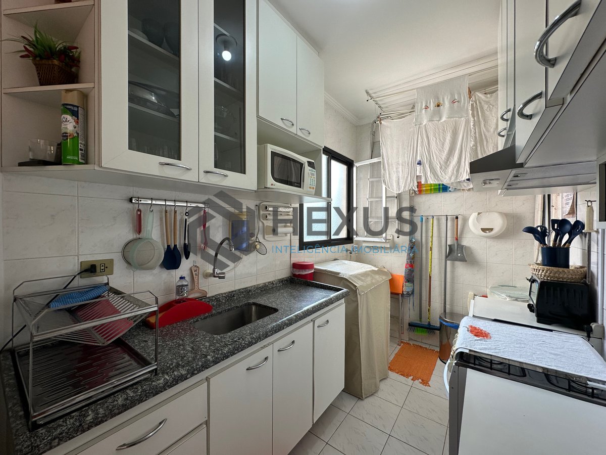 Foto 13 de Apartamento com varanda e lazer a 500m da praia na Enseada, Guarujá