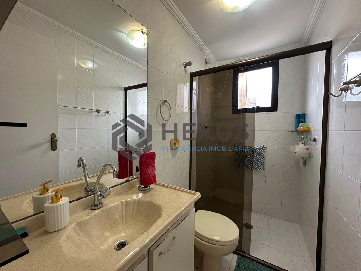 Foto 16 de Apartamento com varanda e lazer a 500m da praia na Enseada, Guarujá