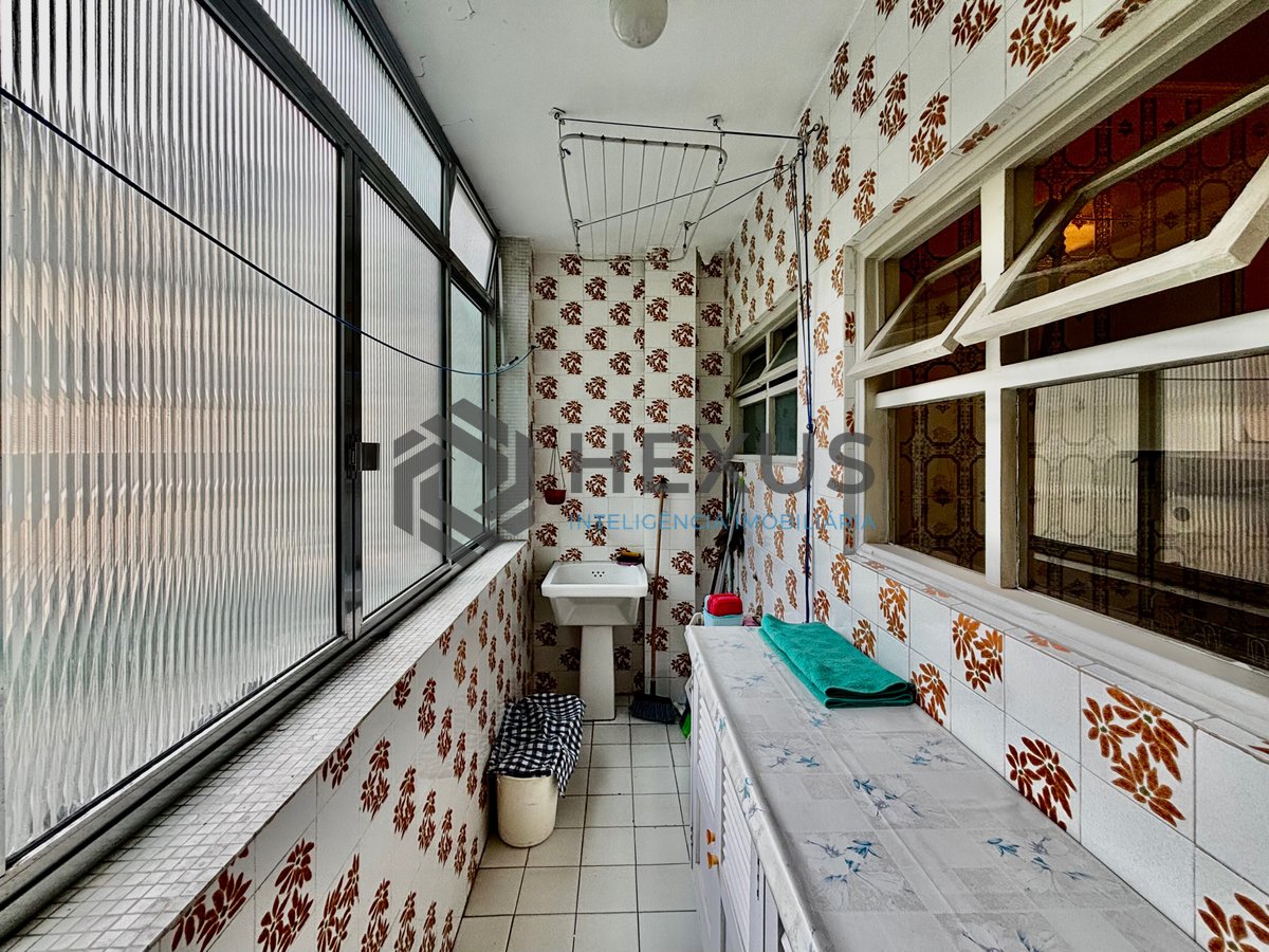 Foto 13 de Apartamento com varanda na beira mar da praia no Jardim Astúrias, Guarujá