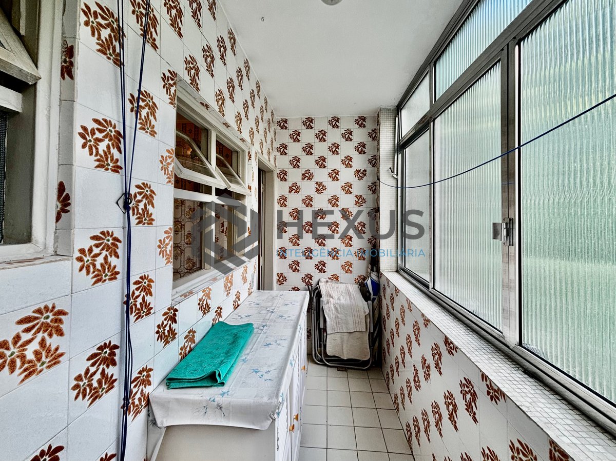Foto 14 de Apartamento com varanda na beira mar da praia no Jardim Astúrias, Guarujá
