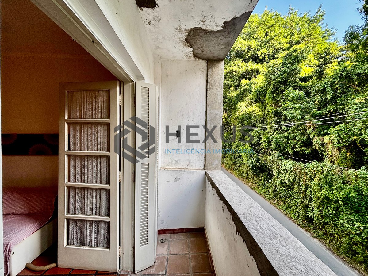 Foto 3 de Apartamento com varanda na beira mar da praia no Jardim Astúrias, Guarujá