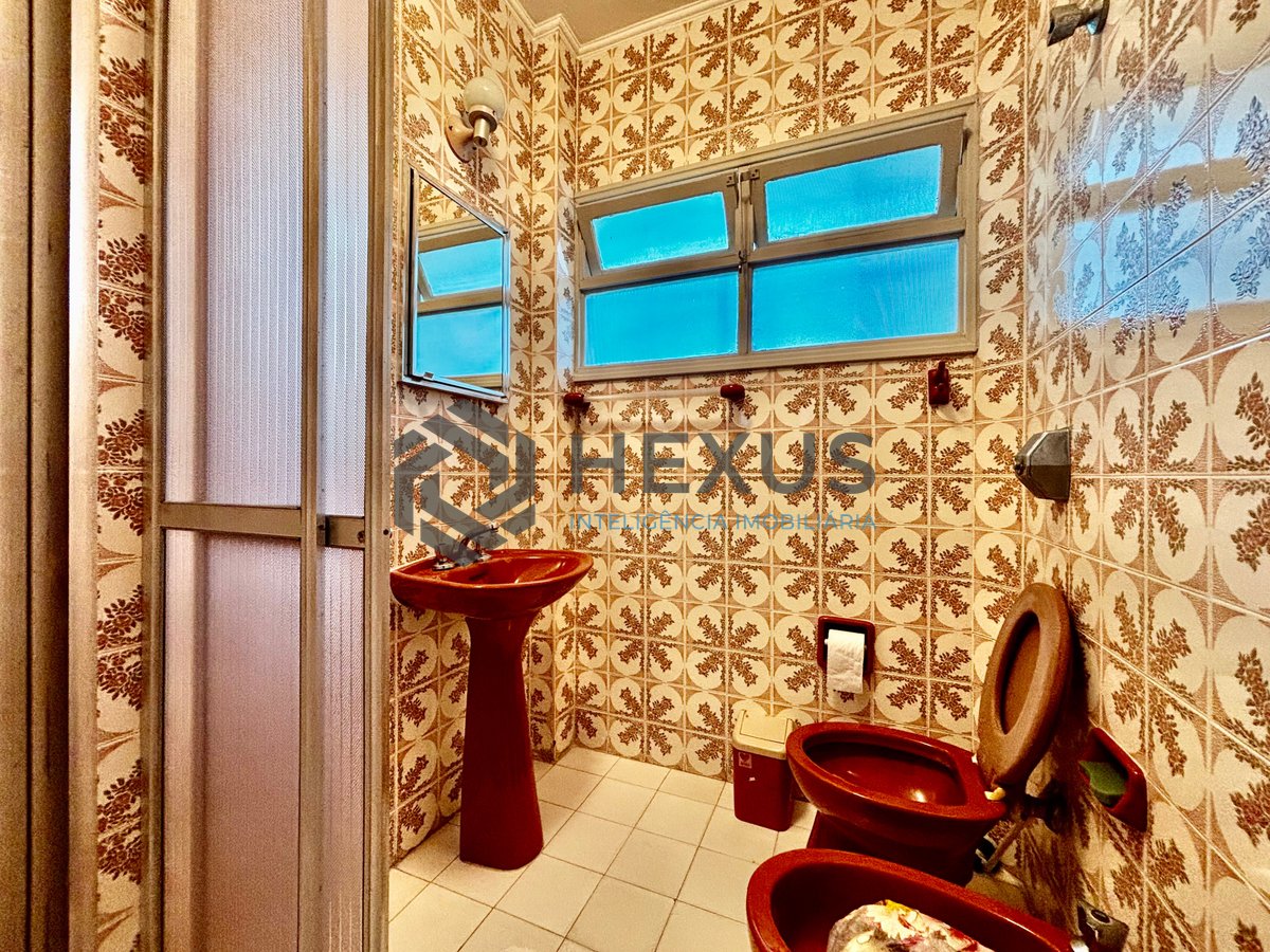 Foto 6 de Apartamento com varanda na beira mar da praia no Jardim Astúrias, Guarujá