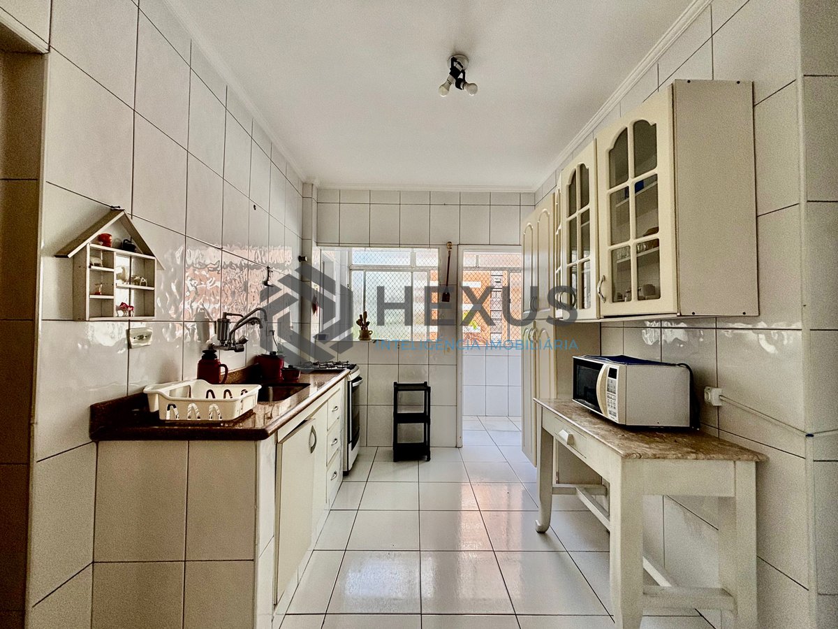 Foto 17 de Apartamento reformado com varanda vista mar a 1 quadra da praia no Jardim Astúrias, Guarujá