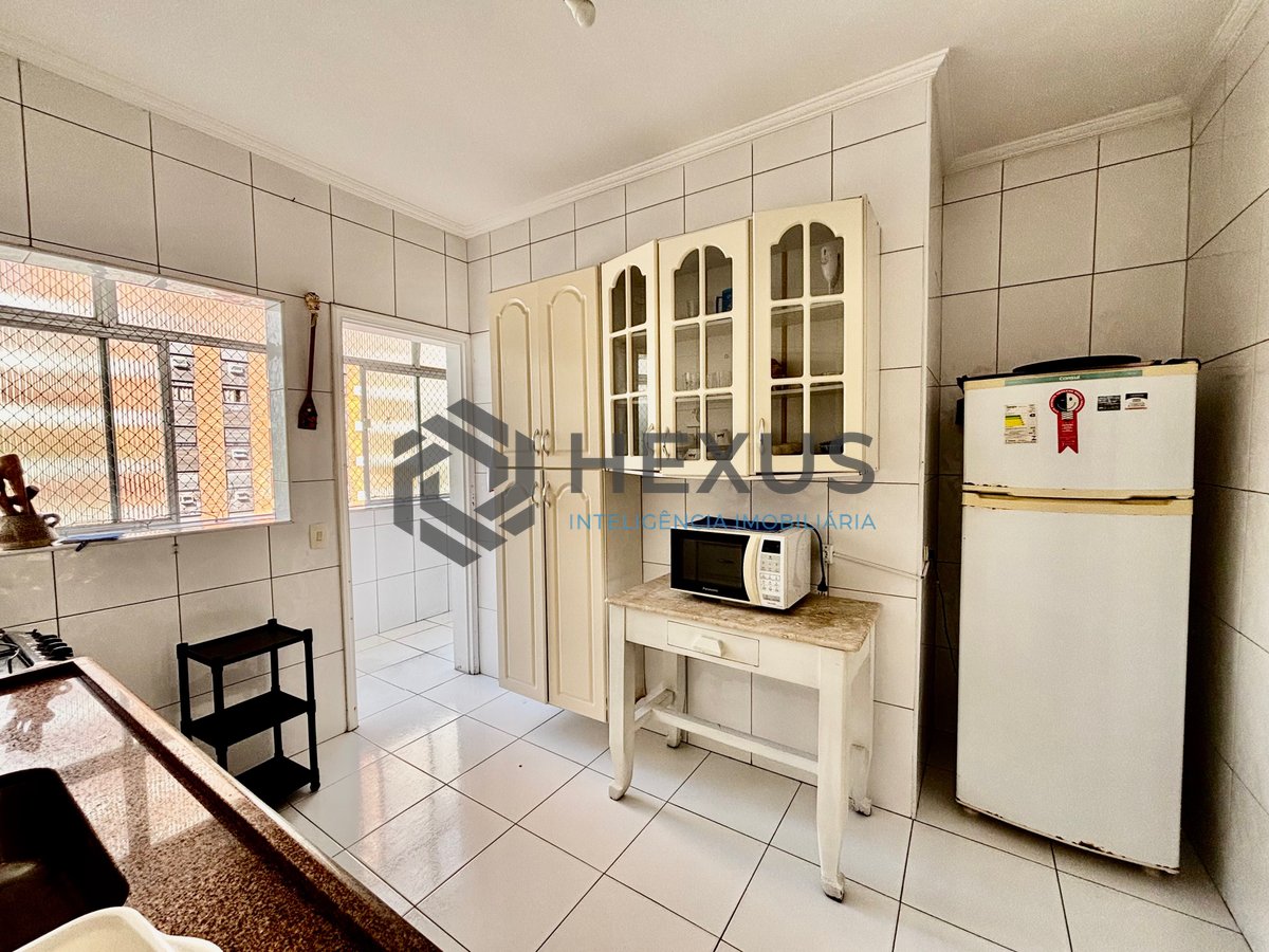 Foto 18 de Apartamento reformado com varanda vista mar a 1 quadra da praia no Jardim Astúrias, Guarujá