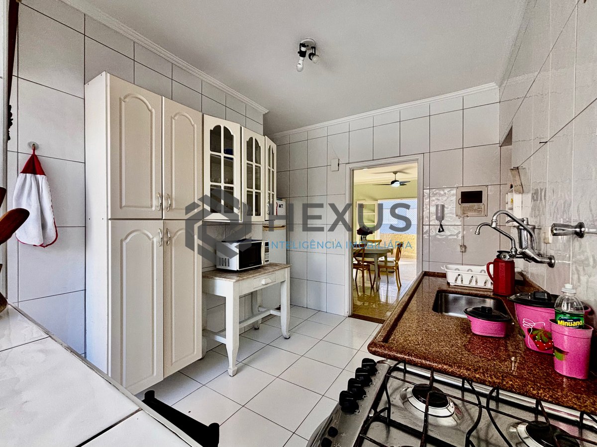 Foto 19 de Apartamento reformado com varanda vista mar a 1 quadra da praia no Jardim Astúrias, Guarujá