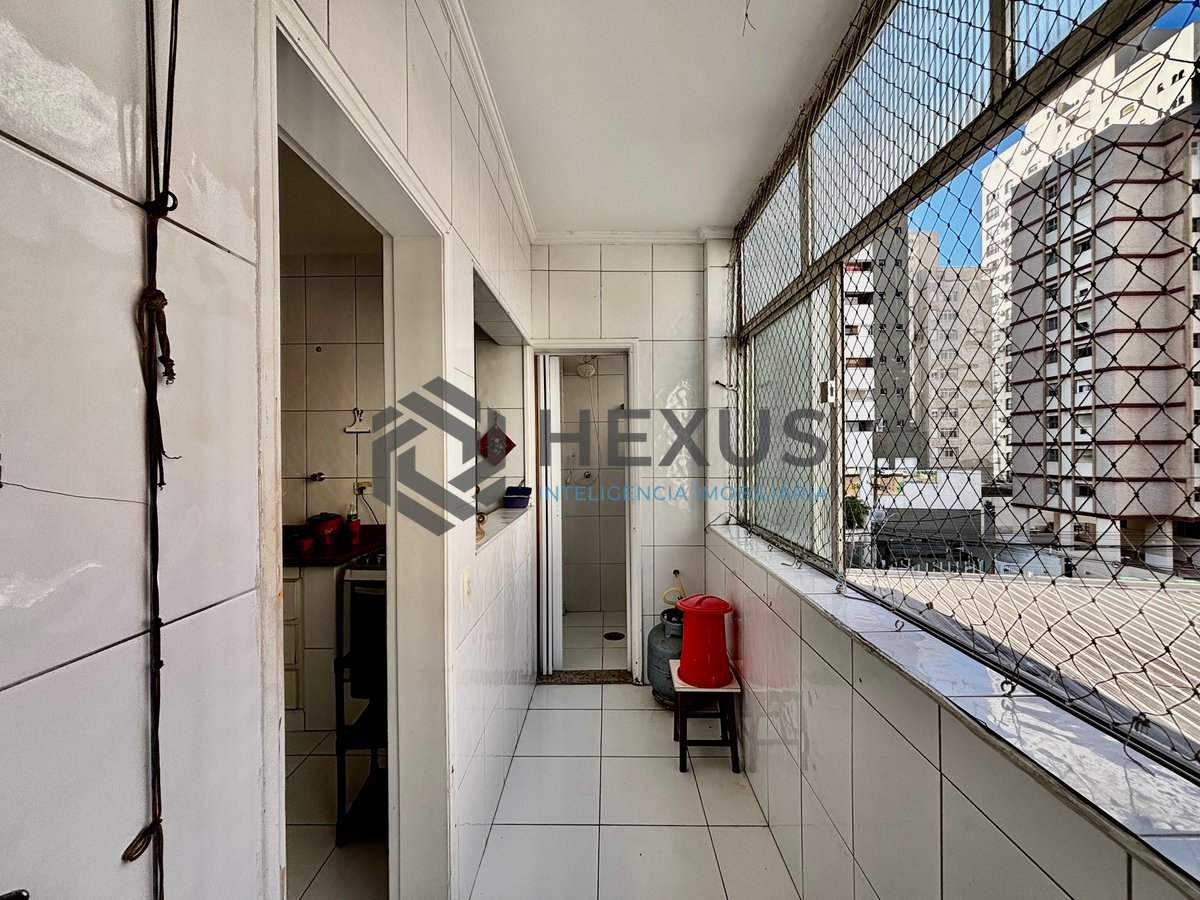 Foto 21 de Apartamento reformado com varanda vista mar a 1 quadra da praia no Jardim Astúrias, Guarujá