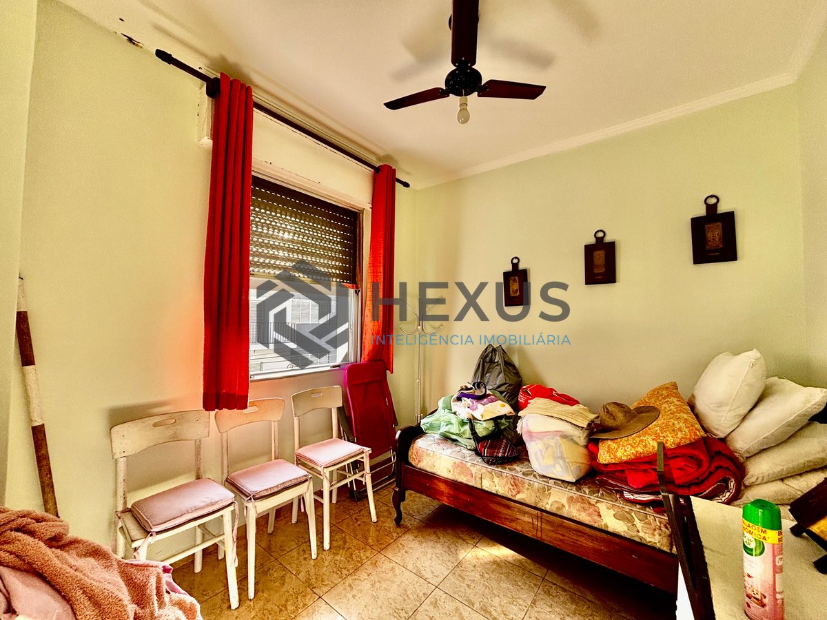 Foto 9 de Apartamento reformado com varanda vista mar a 1 quadra da praia no Jardim Astúrias, Guarujá