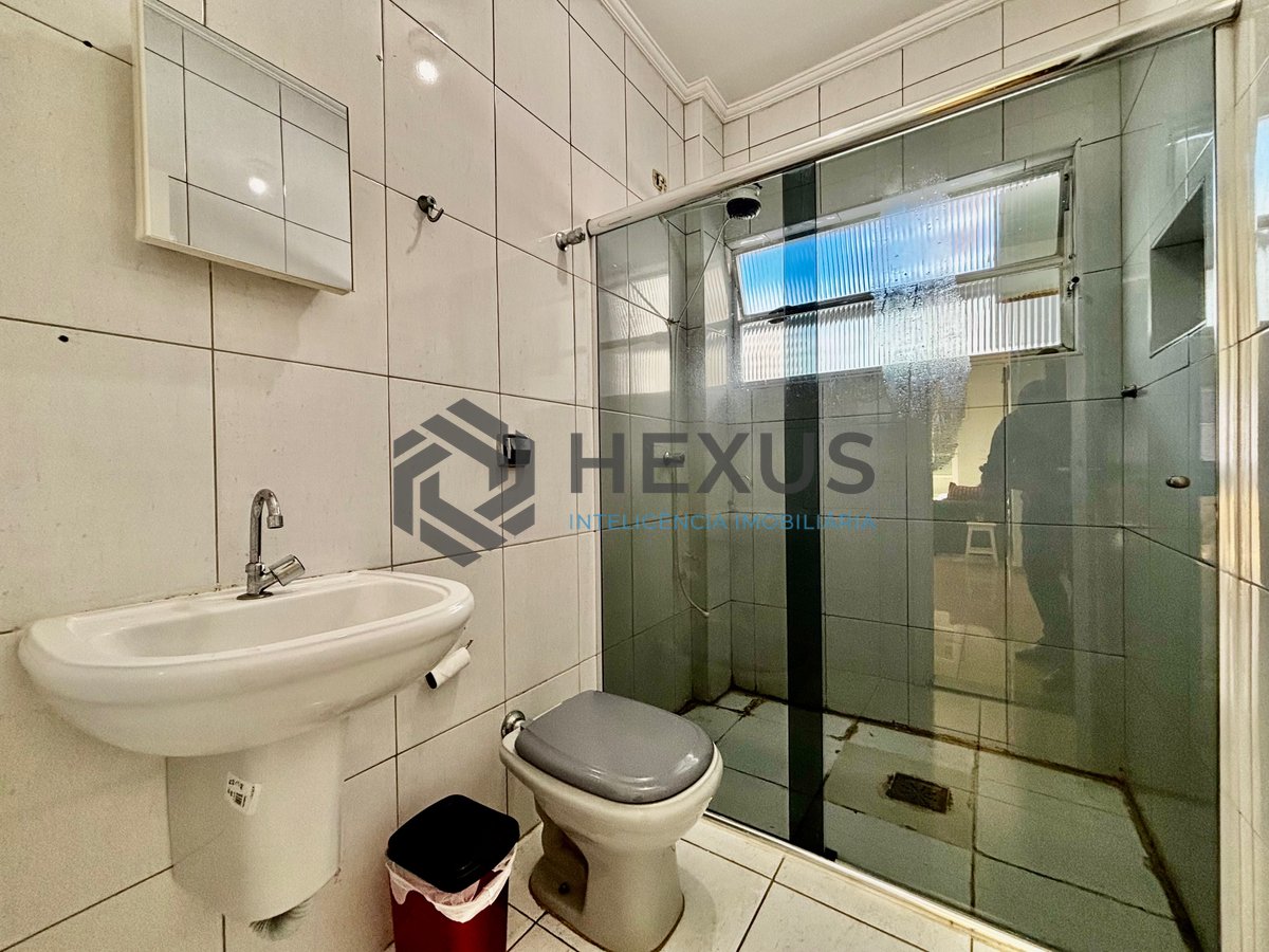 Foto 10 de Apartamento reformado com varanda vista mar a 1 quadra da praia no Jardim Astúrias, Guarujá