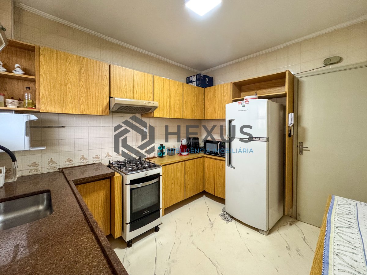 Foto 16 de Apartamento reformado com varanda vista mar e lazer nas Pitangueiras, Guarujá