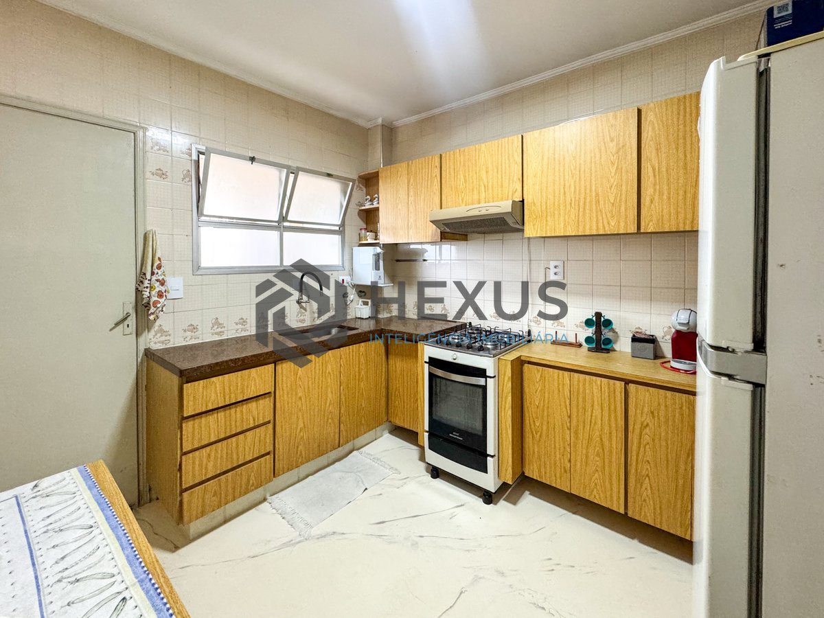 Foto 17 de Apartamento reformado com varanda vista mar e lazer nas Pitangueiras, Guarujá