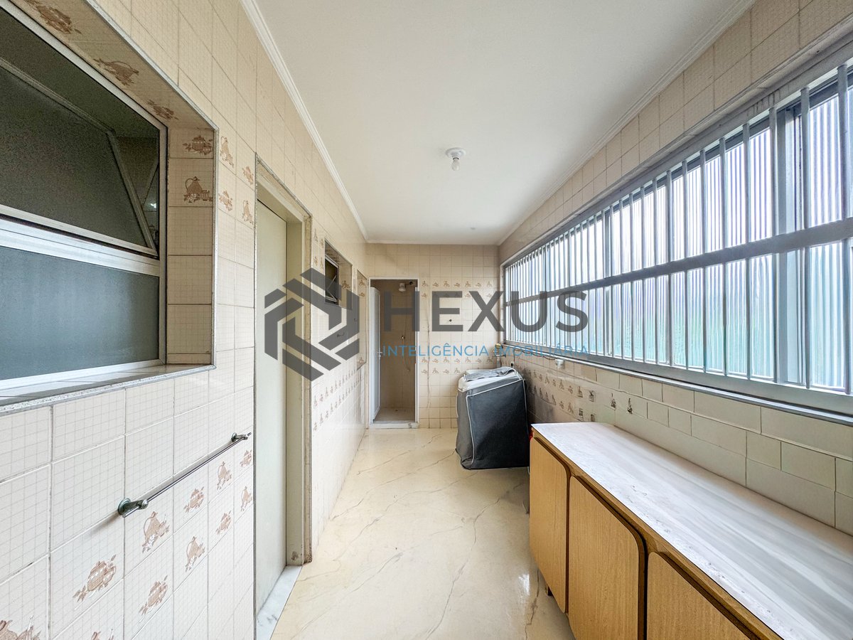 Foto 20 de Apartamento reformado com varanda vista mar e lazer nas Pitangueiras, Guarujá