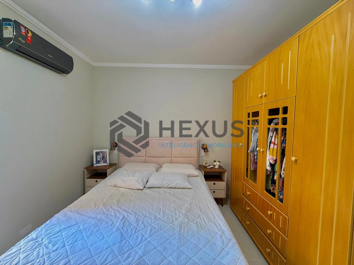 Foto 16 de Apartamento reformado com varanda e lazer a 100m da praia nas Pitangueiras, Guarujá