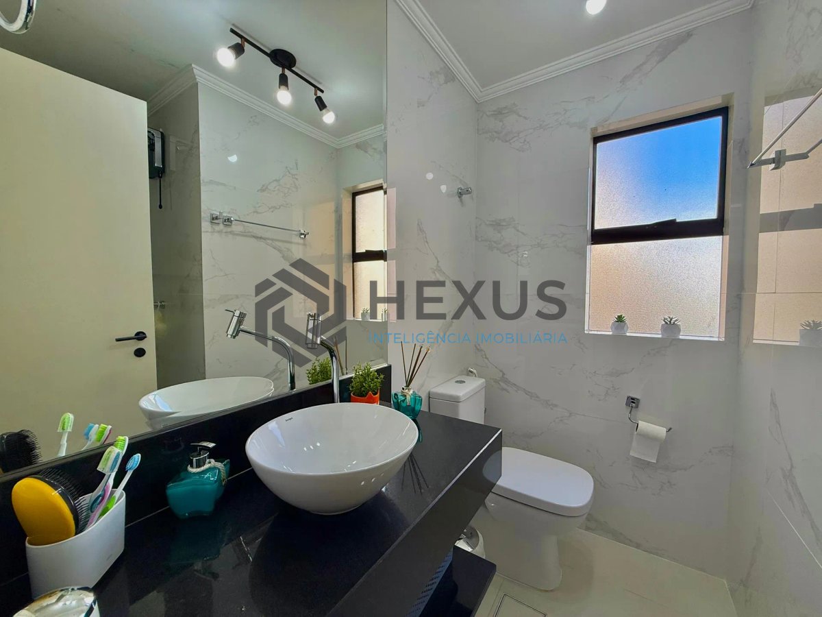 Foto 19 de Apartamento reformado com varanda e lazer a 100m da praia nas Pitangueiras, Guarujá