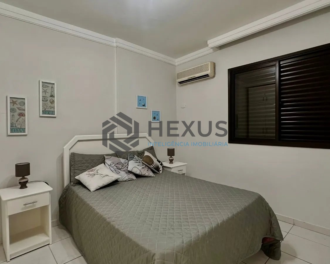 Foto 12 de Apartamento reformado com varanda e lazer a 400m da praia na Enseada, Guarujá