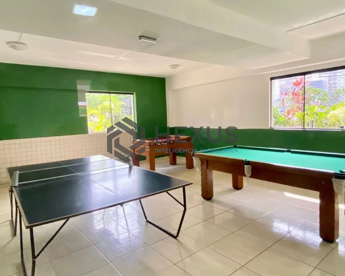 Foto 13 de Apartamento reformado com varanda e lazer a 400m da praia na Enseada, Guarujá