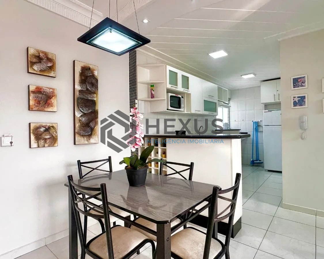 Foto 6 de Apartamento reformado com varanda e lazer a 400m da praia na Enseada, Guarujá