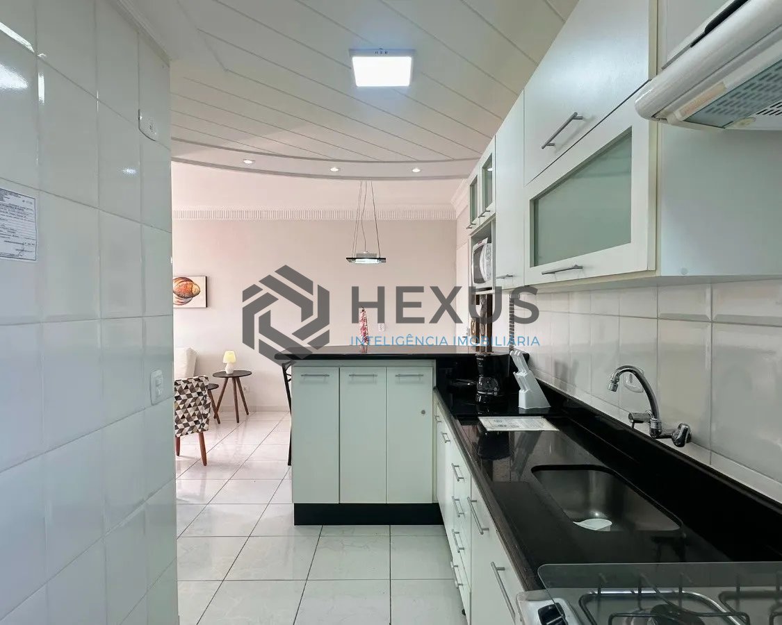 Foto 10 de Apartamento reformado com varanda e lazer a 400m da praia na Enseada, Guarujá