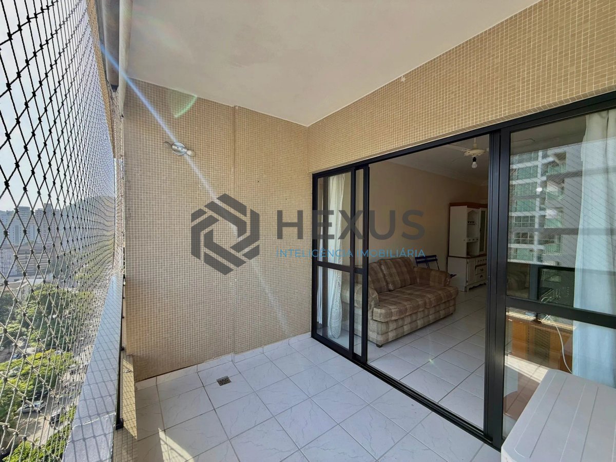 Foto 2 de Apartamento com varanda e lazer a 100m da praia nas Pitangueiras, Guarujá