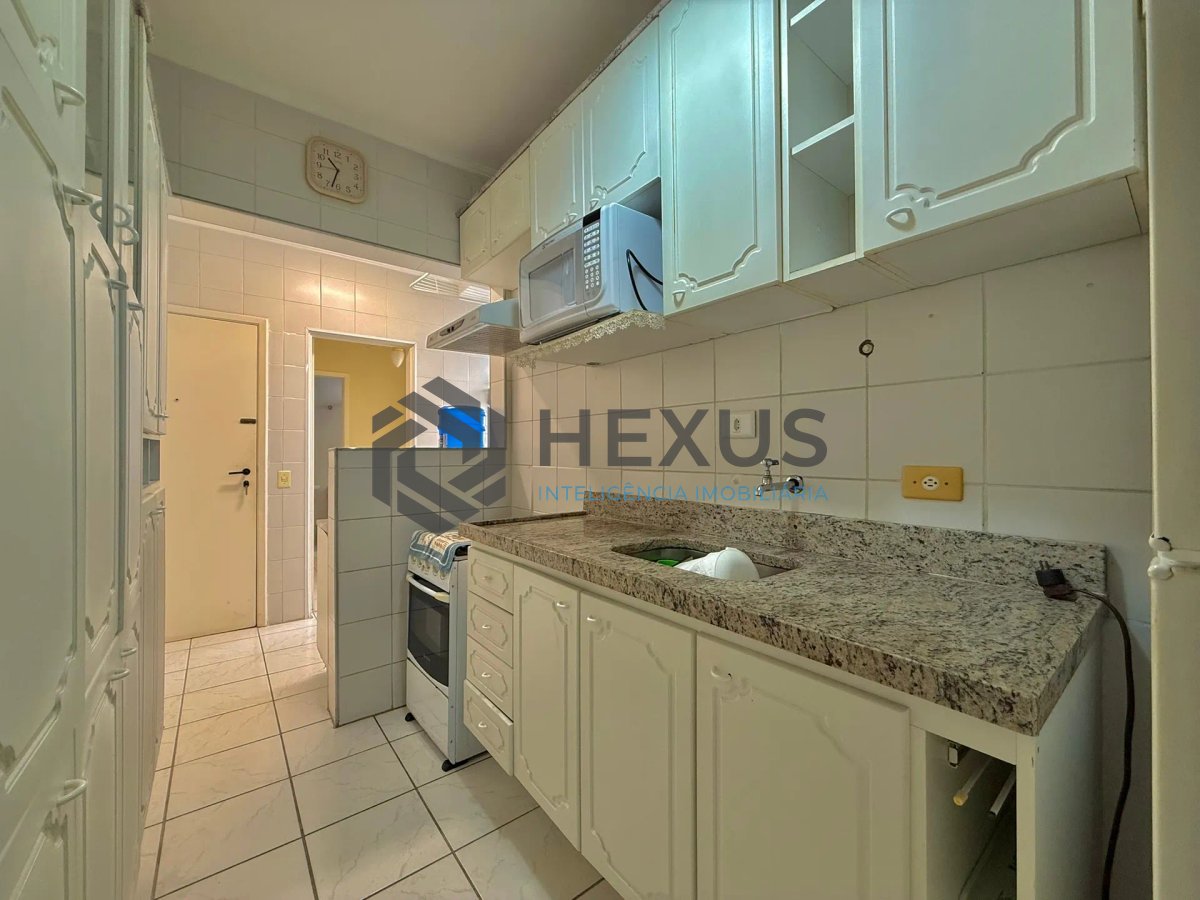 Foto 13 de Apartamento com varanda e lazer a 100m da praia nas Pitangueiras, Guarujá