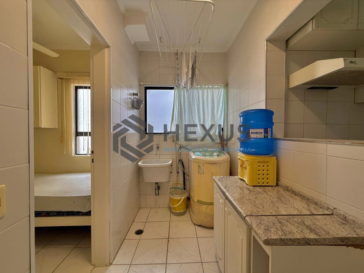 Foto 16 de Apartamento com varanda e lazer a 100m da praia nas Pitangueiras, Guarujá