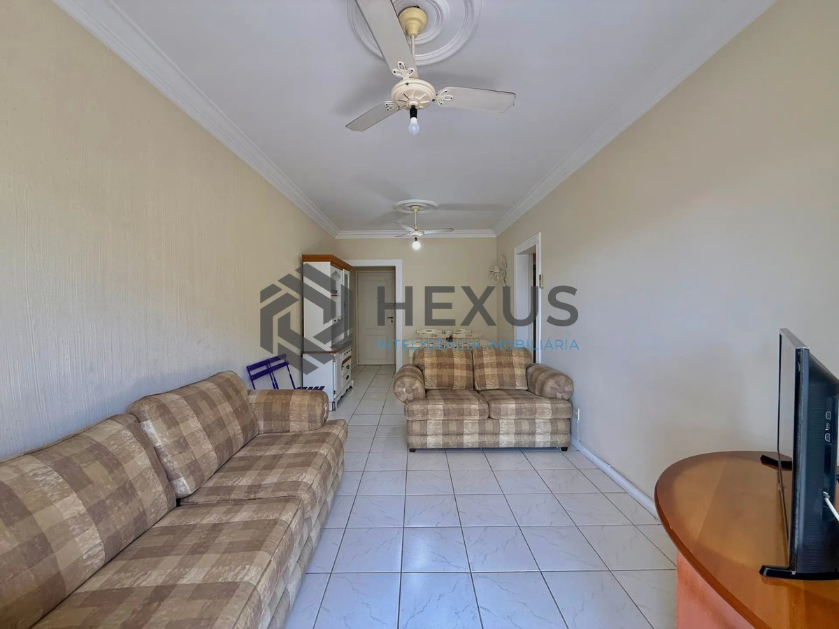 Foto 3 de Apartamento com varanda e lazer a 100m da praia nas Pitangueiras, Guarujá