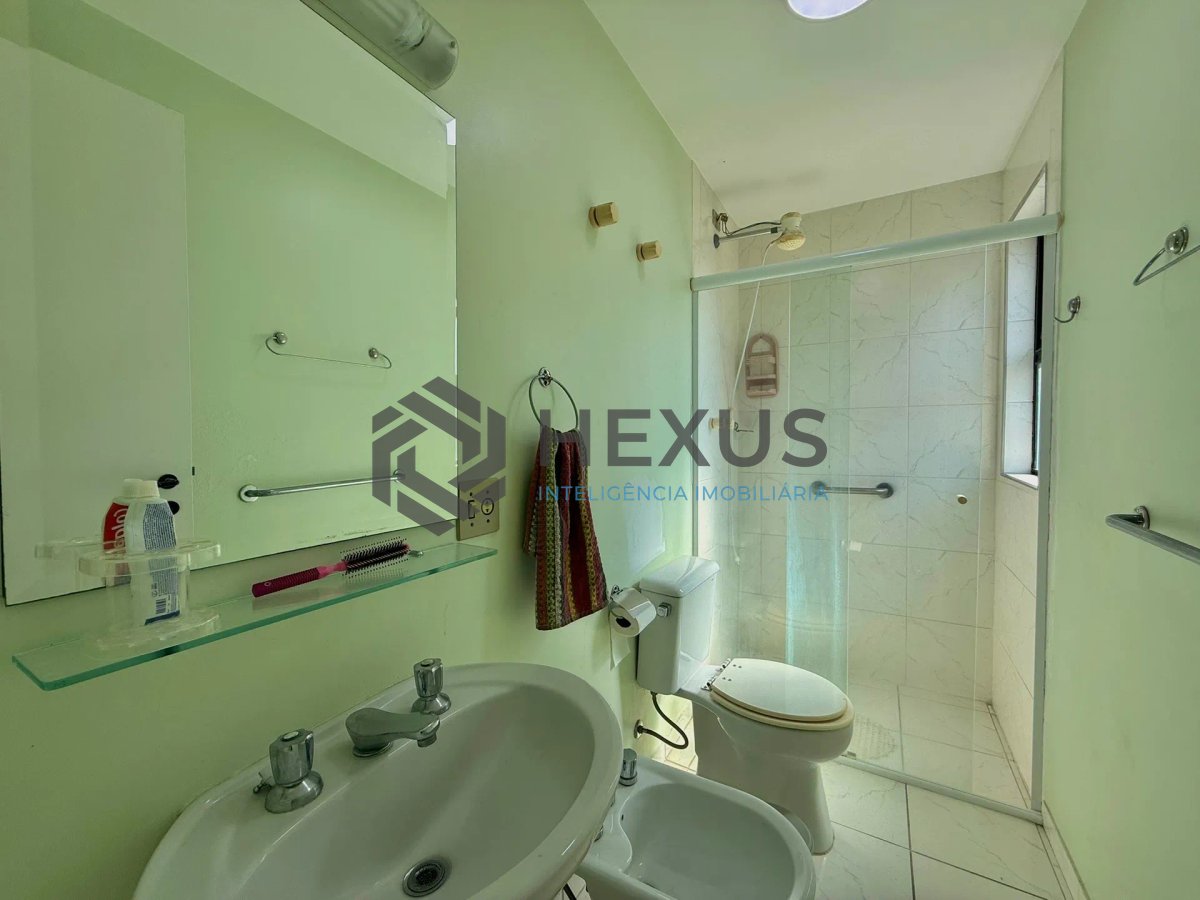 Foto 16 de Apartamento com varanda e lazer a 100m da praia nas Pitangueiras, Guarujá