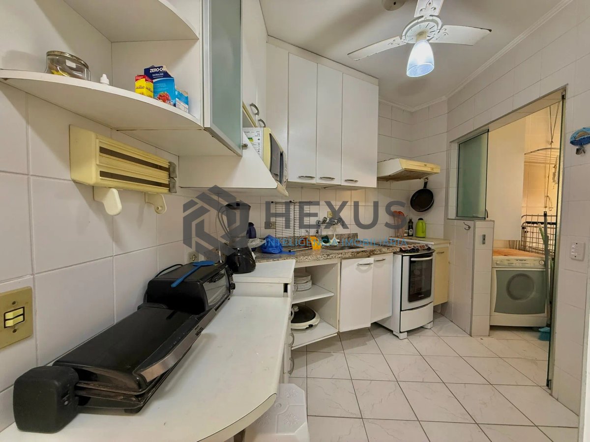 Foto 17 de Apartamento com varanda e lazer a 100m da praia nas Pitangueiras, Guarujá