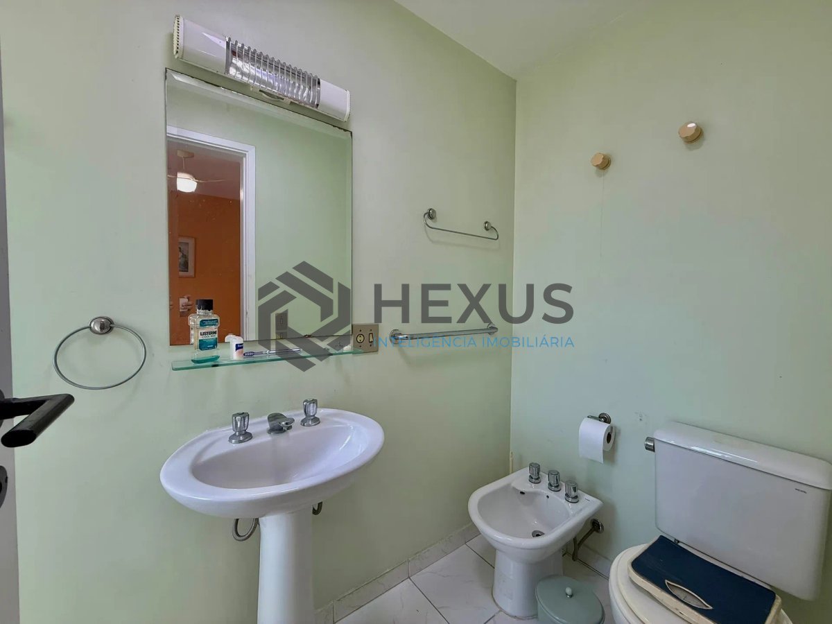 Foto 9 de Apartamento com varanda e lazer a 100m da praia nas Pitangueiras, Guarujá