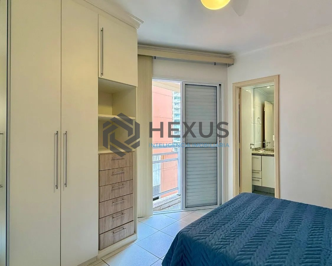 Foto 13 de Apartamento com varanda e lazer a 50m da praia nas Pitangueiras, Guarujá
