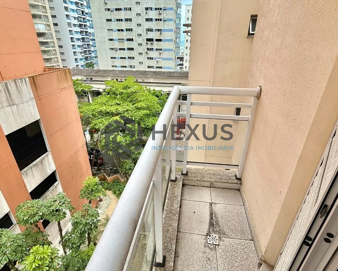 Foto 21 de Apartamento com varanda e lazer a 50m da praia nas Pitangueiras, Guarujá