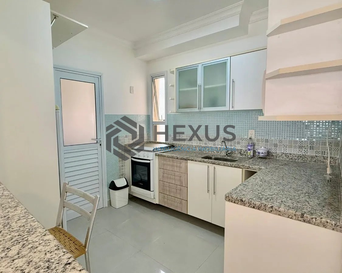 Foto 10 de Apartamento com varanda e lazer a 50m da praia nas Pitangueiras, Guarujá