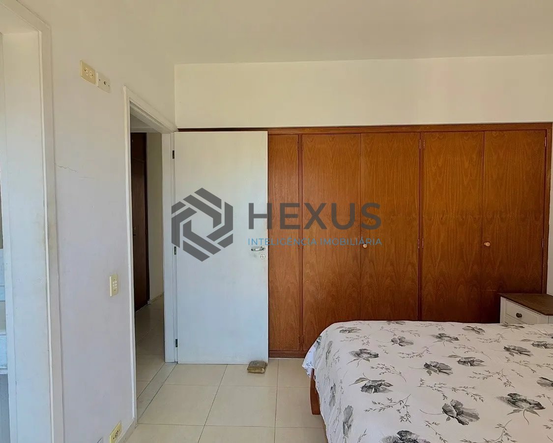 Foto 11 de Apartamento com varanda e lazer a 200m da praia nas Pitangueiras, Guarujá