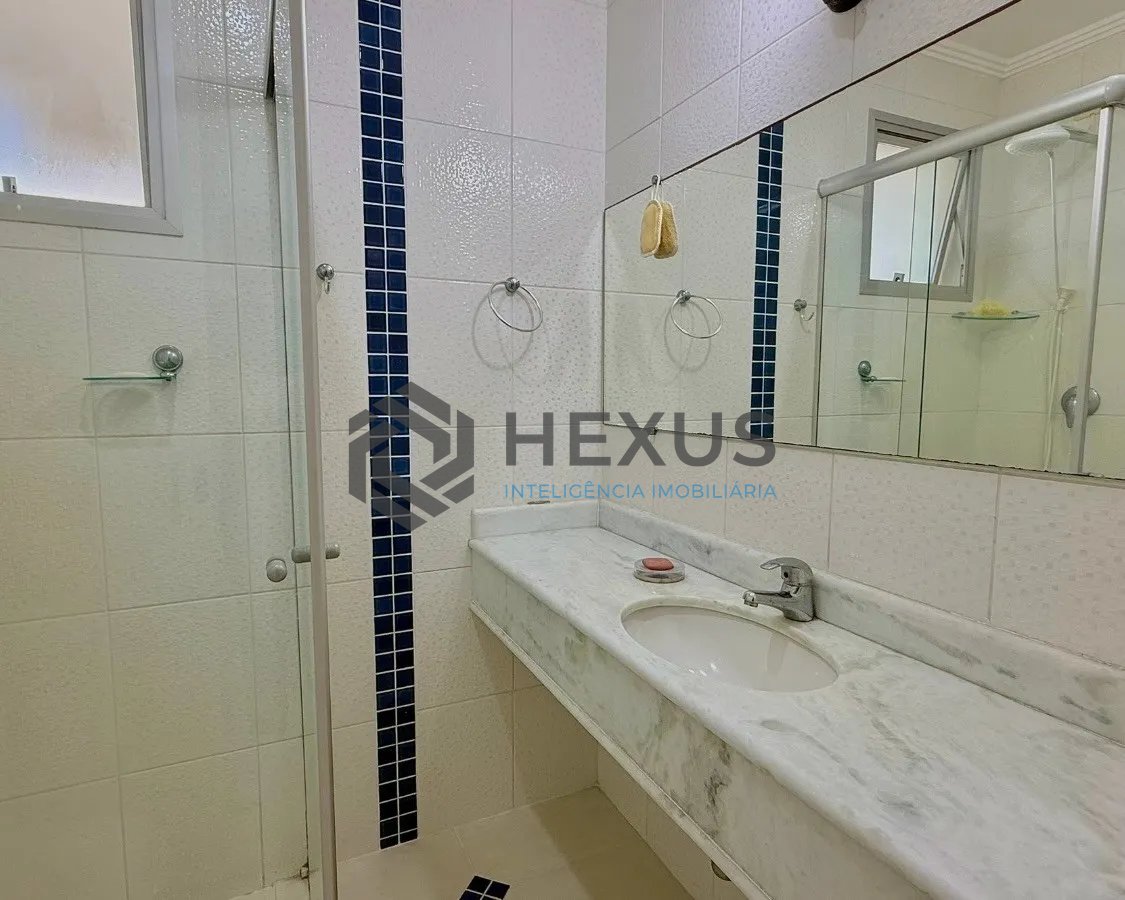 Foto 17 de Apartamento com varanda e lazer a 200m da praia nas Pitangueiras, Guarujá