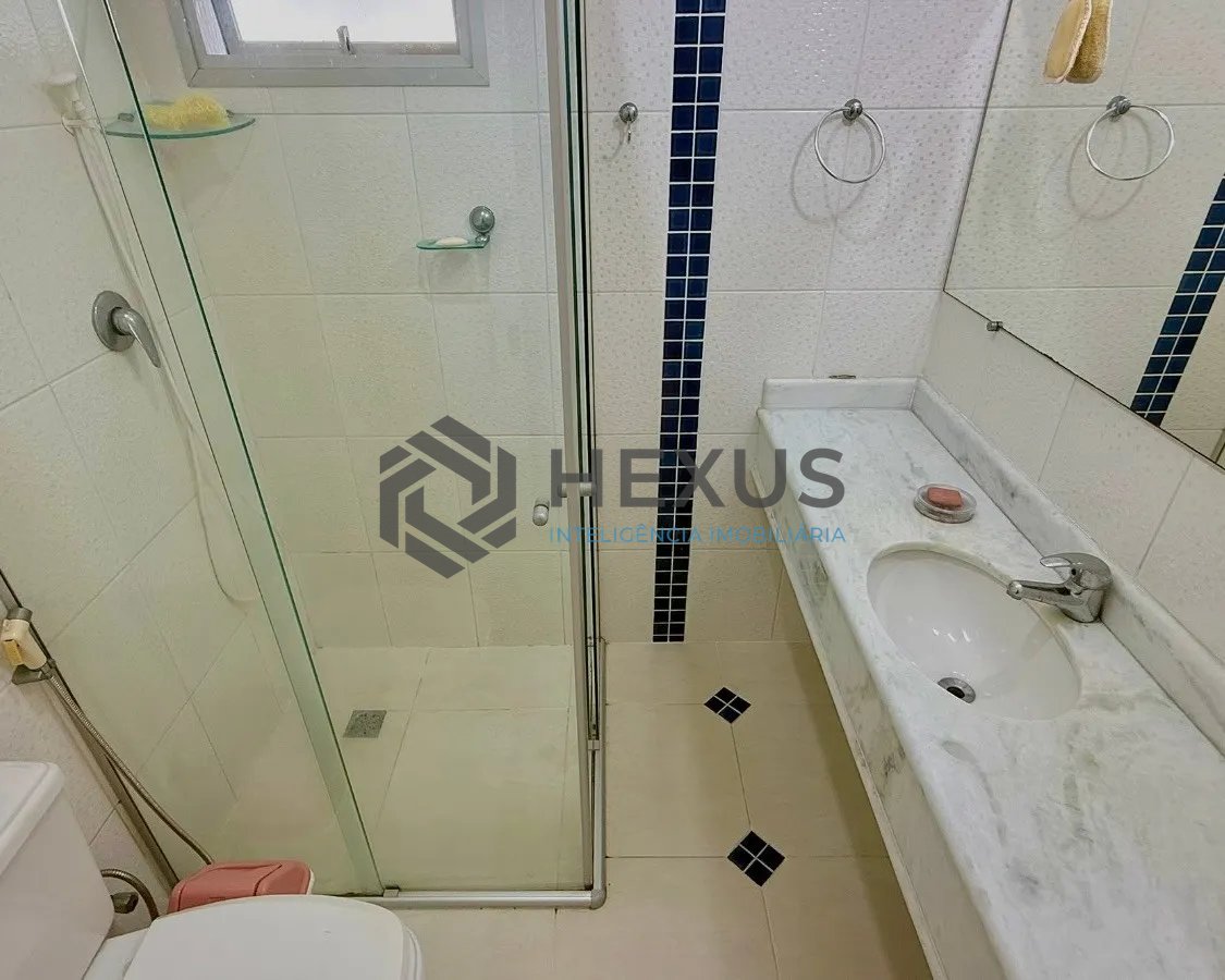 Foto 18 de Apartamento com varanda e lazer a 200m da praia nas Pitangueiras, Guarujá