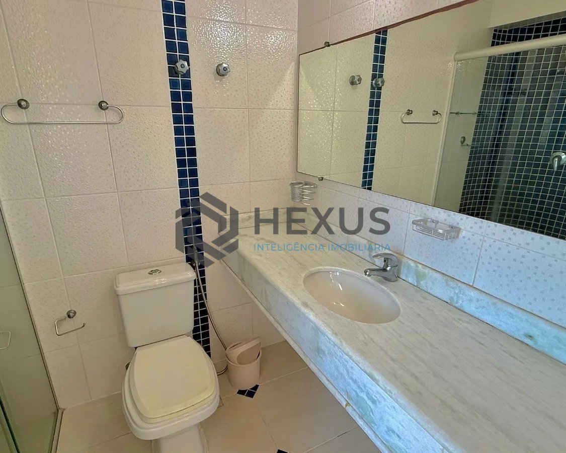 Foto 19 de Apartamento com varanda e lazer a 200m da praia nas Pitangueiras, Guarujá