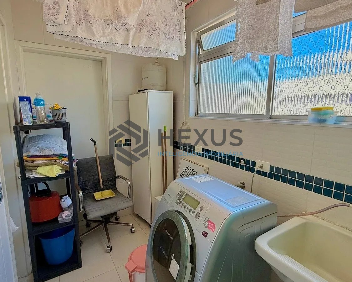 Foto 20 de Apartamento com varanda e lazer a 200m da praia nas Pitangueiras, Guarujá