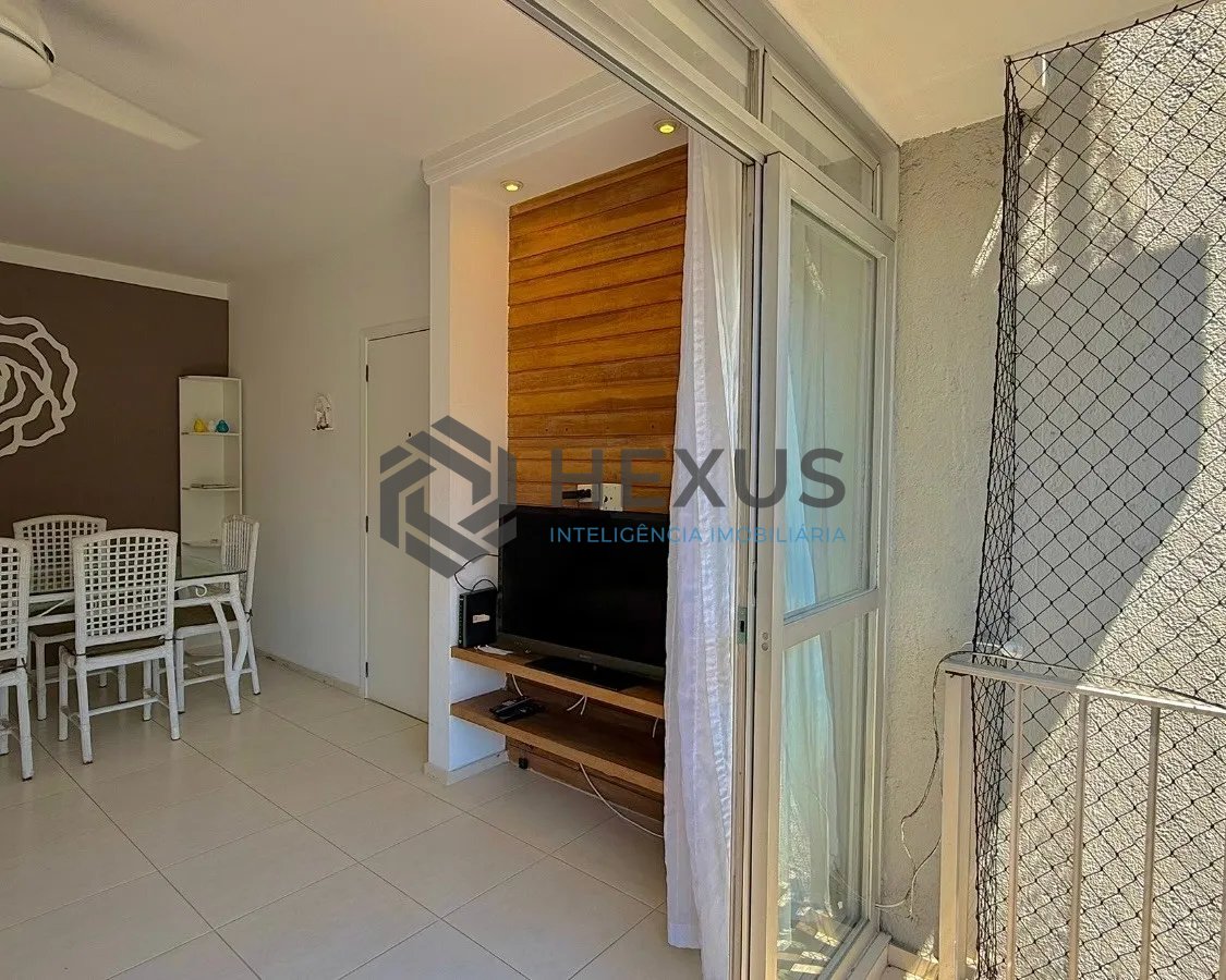 Foto 3 de Apartamento com varanda e lazer a 200m da praia nas Pitangueiras, Guarujá