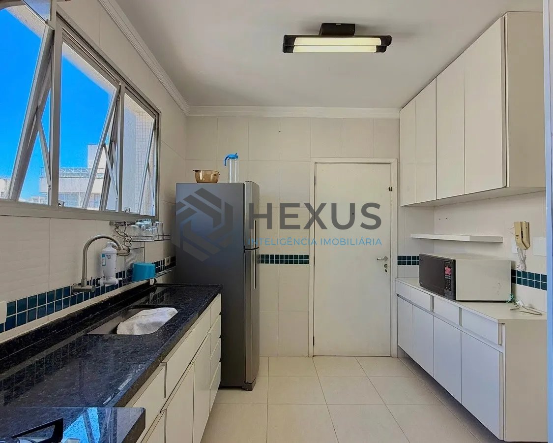 Foto 10 de Apartamento com varanda e lazer a 200m da praia nas Pitangueiras, Guarujá